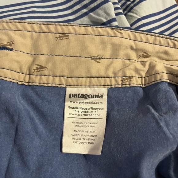 Patagonia Wavefarer 21 Board Shorts Size 30 Blue Striped - Picture 5 of 6